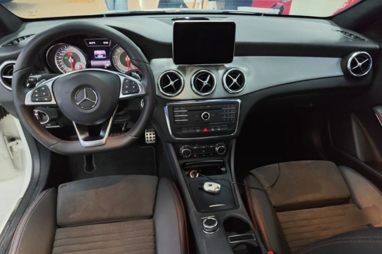 Used Mercedes-Benz CLA 2015 CLA 220 4MATIC Center Console