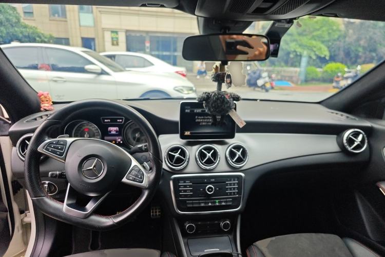Used Mercedes-Benz CLA 2015 CLA 220 4MATIC Center Console