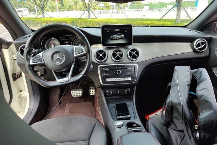 Used Mercedes-Benz CLA 2015 CLA 220 4MATIC Center Console