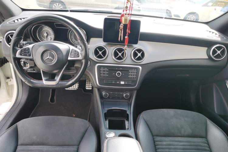 Used Mercedes-Benz CLA 2015 CLA 220 4MATIC Center Console