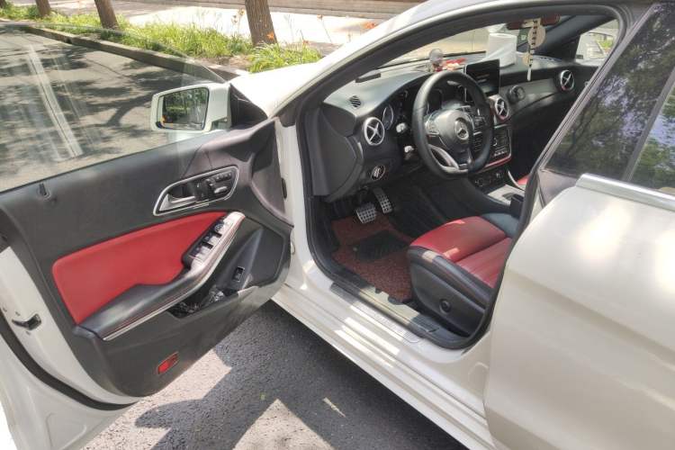 Used Mercedes-Benz CLA 2015 CLA 220 4MATIC Driver Seat