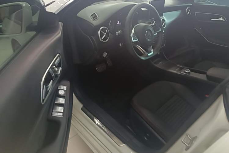 Used Mercedes-Benz CLA 2015 CLA 220 4MATIC Driver Seat