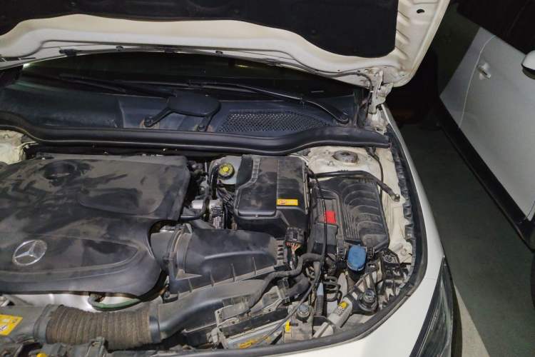 Used Mercedes-Benz CLA 2015 CLA 200 Engine Bay Left