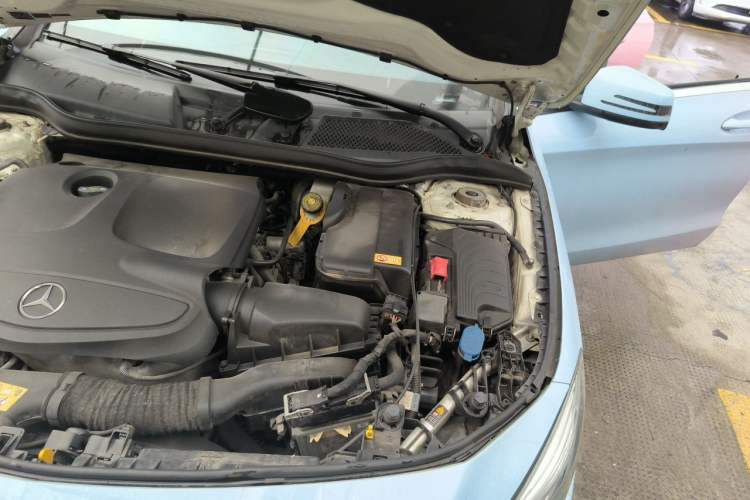 Used Mercedes-Benz CLA 2015 CLA 220 4MATIC Engine Bay Left