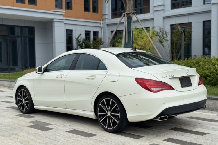 Used Mercedes-Benz CLA 2015 CLA 200 Exterior 4
