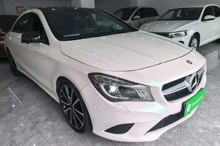 Used Mercedes-Benz CLA 2015 CLA 200 Front Right 45 Deg