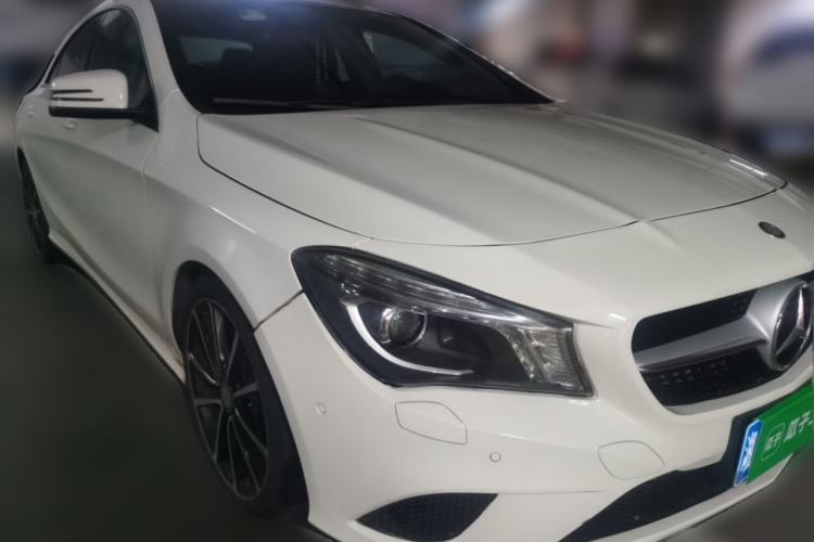 Used Mercedes-Benz CLA 2015 CLA 200 Front Right 45 Deg