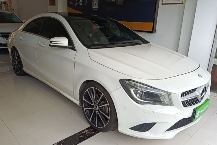 Used Mercedes-Benz CLA 2015 CLA 200 Front Right 45 Deg