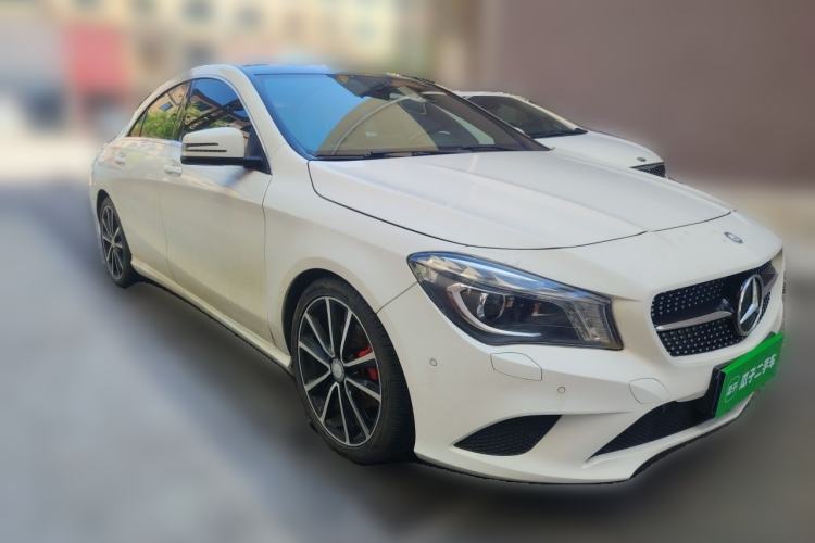 Used Mercedes-Benz CLA 2015 CLA 200 Front Right 45 Deg