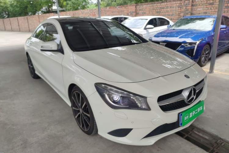 Used Mercedes-Benz CLA 2015 CLA 200 Front Right 45 Deg