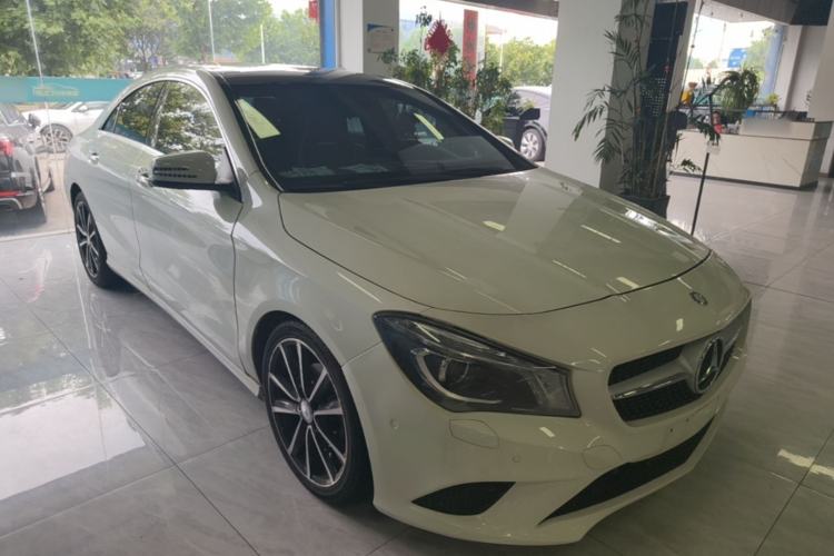 Used Mercedes-Benz CLA 2015 CLA 200 Front Right 45 Deg