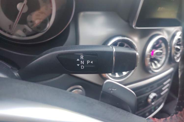 Used Mercedes-Benz CLA 2015 CLA 220 4MATIC Gear Lever