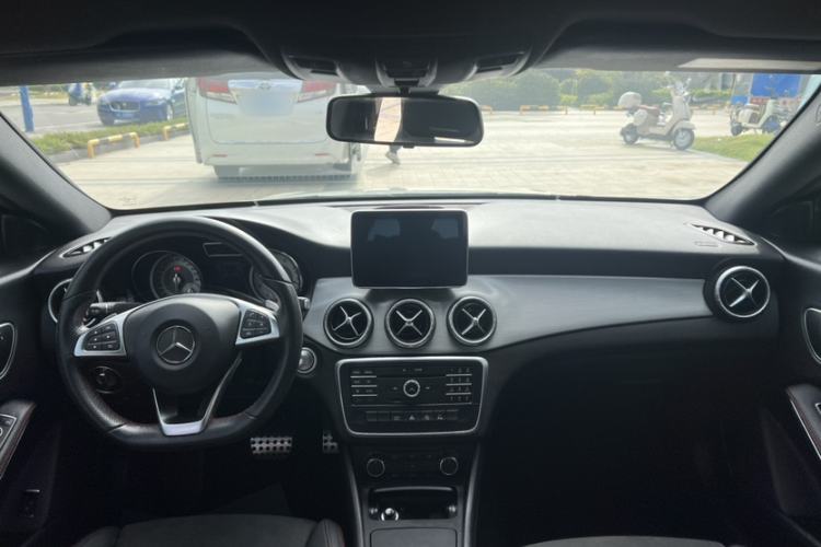 Used Mercedes-Benz CLA 2015 CLA 220 4MATIC Interior 1