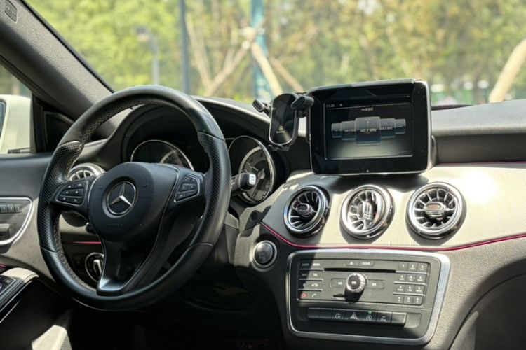 Used Mercedes-Benz CLA 2015 CLA 200 Interior 1