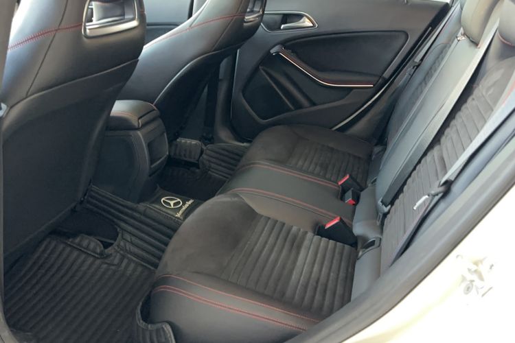 Used Mercedes-Benz CLA 2015 CLA 220 4MATIC Interior 1