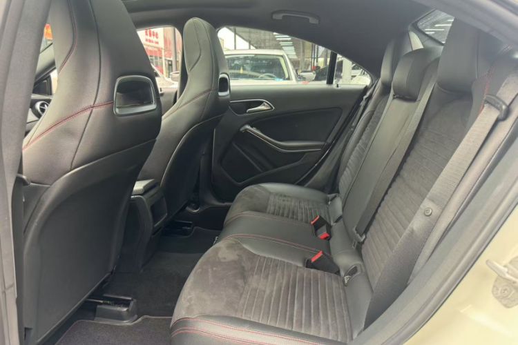 Used Mercedes-Benz CLA 2015 CLA 220 4MATIC Interior 1