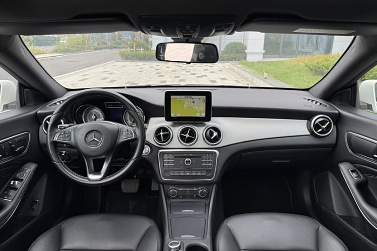 Used Mercedes-Benz CLA 2015 CLA 200 Interior 1
