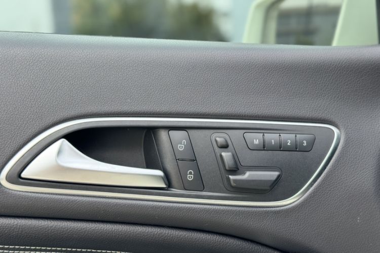 Used Mercedes-Benz CLA 2015 CLA 200 Interior 10