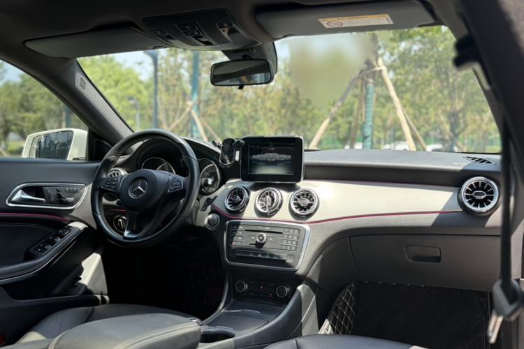 Used Mercedes-Benz CLA 2015 CLA 200 Interior 2