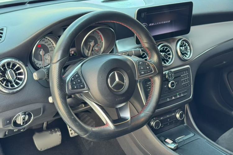 Used Mercedes-Benz CLA 2015 CLA 220 4MATIC Interior 2