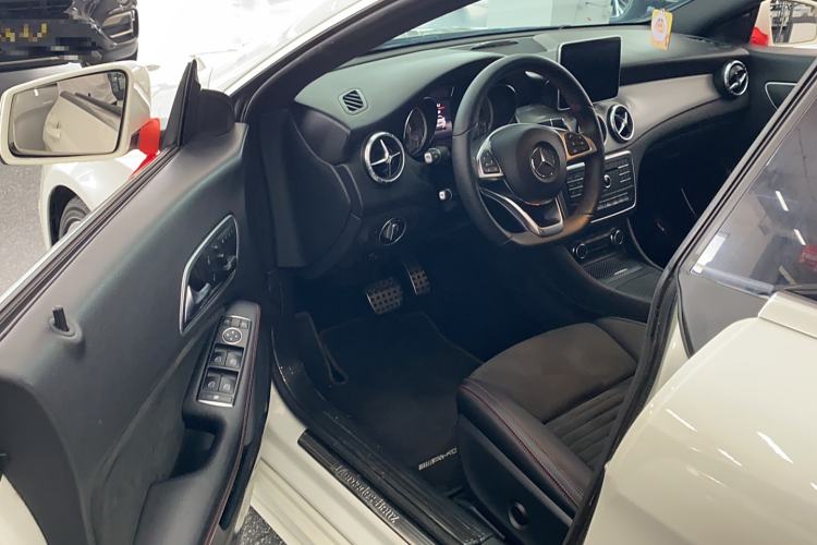 Used Mercedes-Benz CLA 2015 CLA 220 4MATIC Interior 2