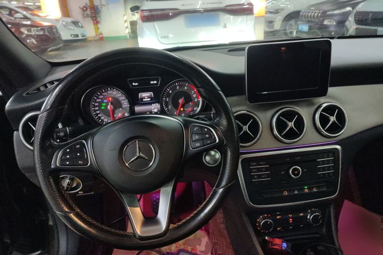 Used Mercedes-Benz CLA 2015 CLA 200 Interior 2