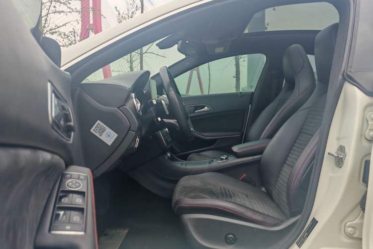 Used Mercedes-Benz CLA 2015 CLA 220 4MATIC Interior 2