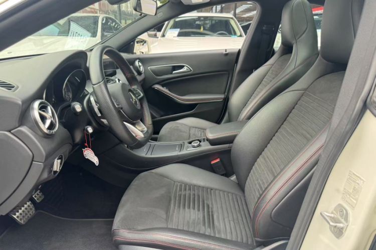Used Mercedes-Benz CLA 2015 CLA 220 4MATIC Interior 2