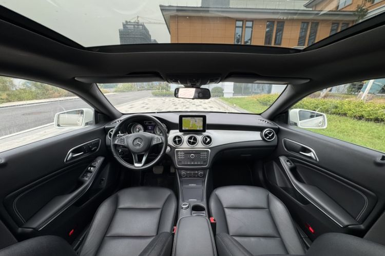 Used Mercedes-Benz CLA 2015 CLA 200 Interior 2