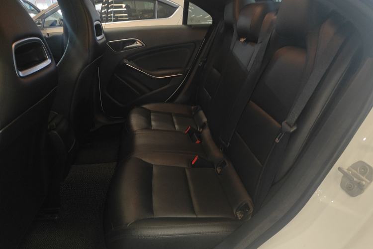Used Mercedes-Benz CLA 2015 CLA 200 Interior 2