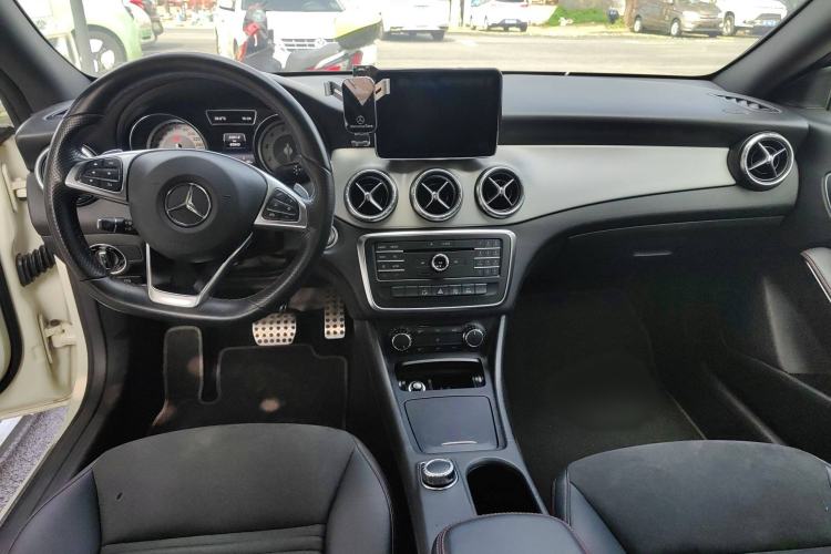 Used Mercedes-Benz CLA 2015 CLA 220 4MATIC Interior 3