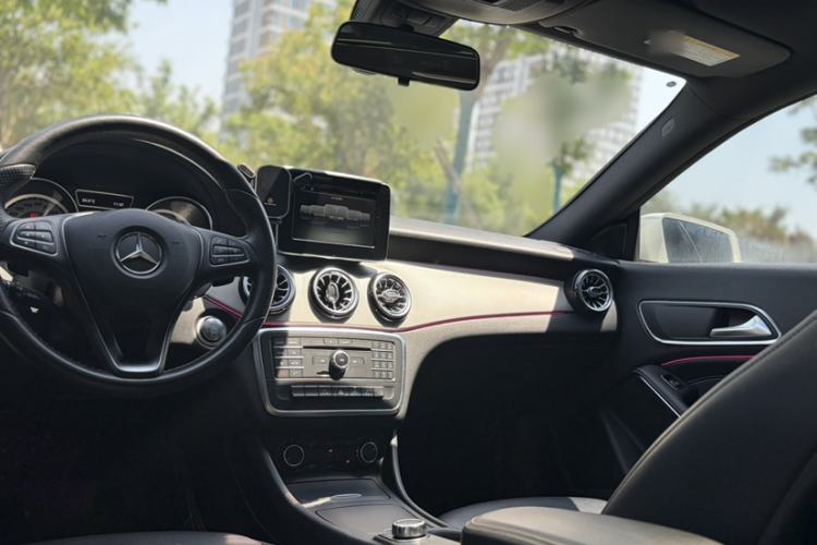 Used Mercedes-Benz CLA 2015 CLA 200 Interior 3