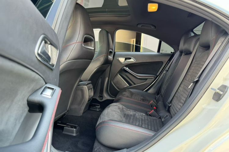 Used Mercedes-Benz CLA 2015 CLA 220 4MATIC Interior 3