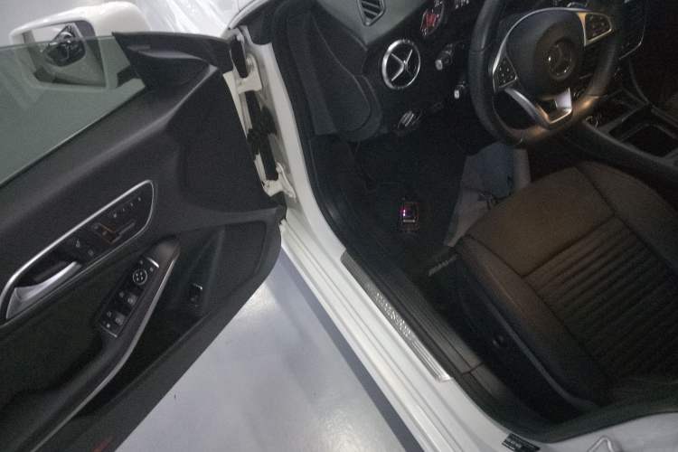 Used Mercedes-Benz CLA 2015 CLA 220 4MATIC Interior 3