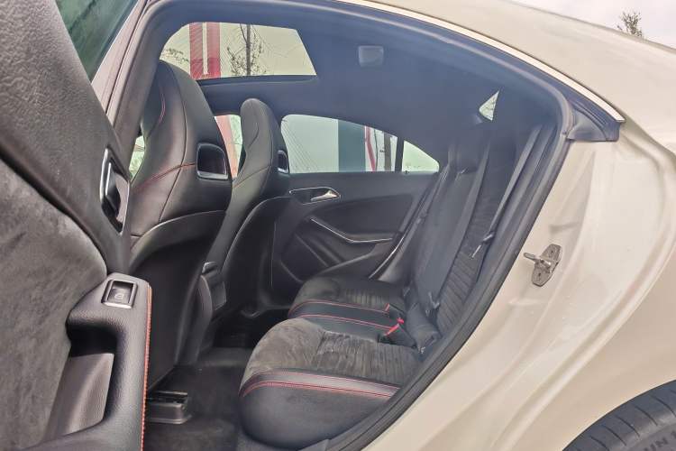 Used Mercedes-Benz CLA 2015 CLA 220 4MATIC Interior 3