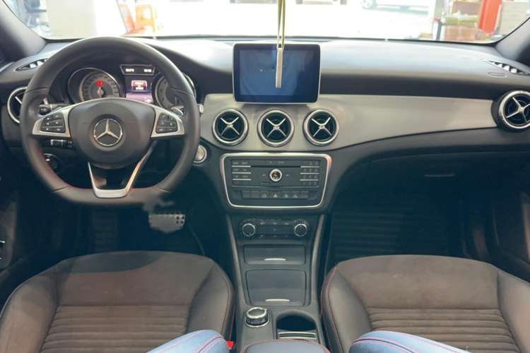 Used Mercedes-Benz CLA 2015 CLA 220 4MATIC Interior 3