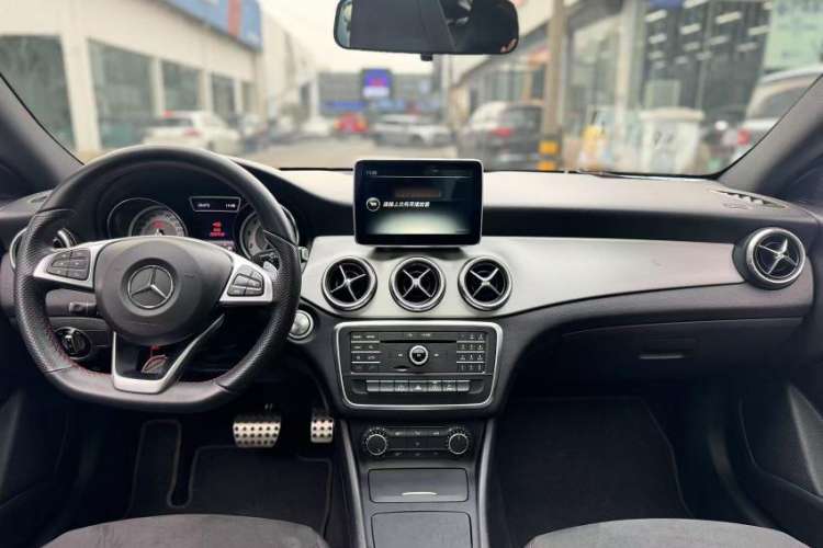 Used Mercedes-Benz CLA 2015 CLA 220 4MATIC Interior 3