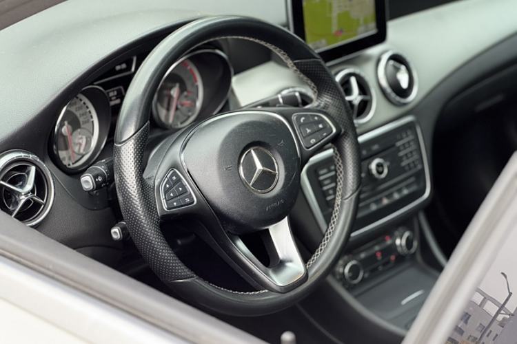 Used Mercedes-Benz CLA 2015 CLA 200 Interior 3