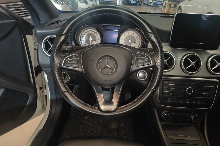 Used Mercedes-Benz CLA 2015 CLA 200 Interior 3