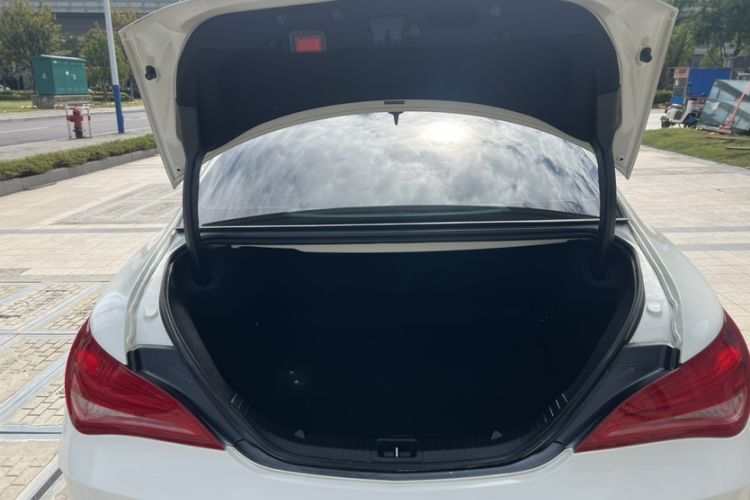 Used Mercedes-Benz CLA 2015 CLA 220 4MATIC Interior 4