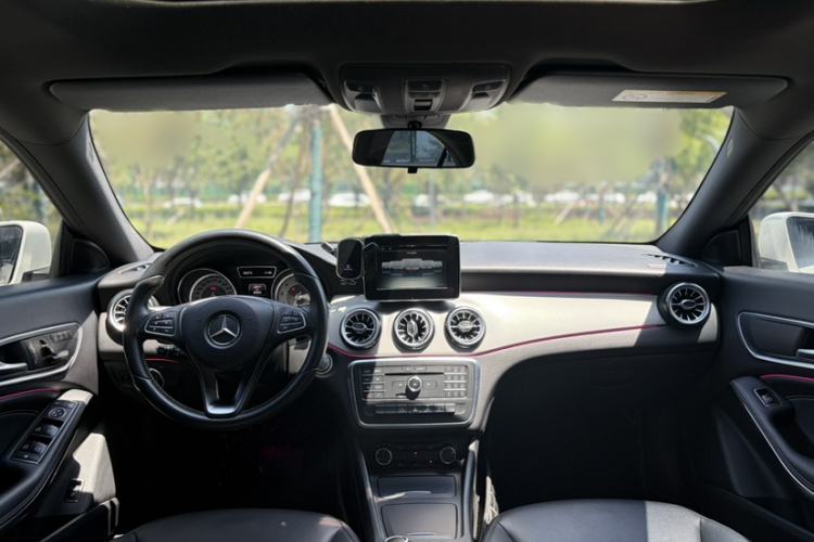 Used Mercedes-Benz CLA 2015 CLA 200 Interior 4