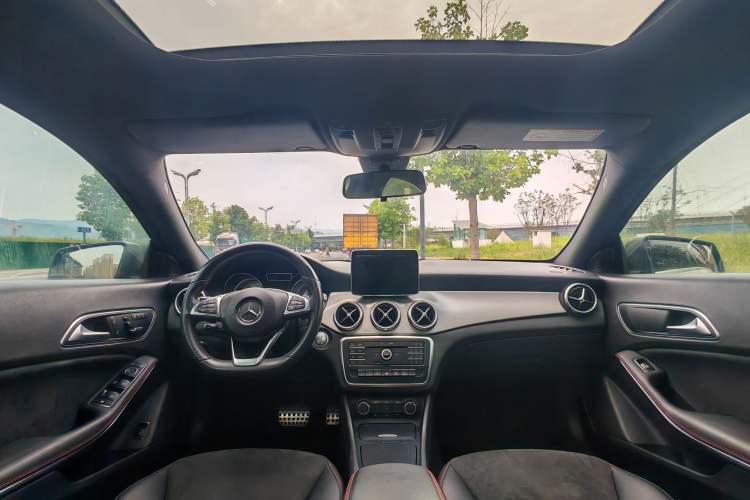 Used Mercedes-Benz CLA 2015 CLA 220 4MATIC Interior 4