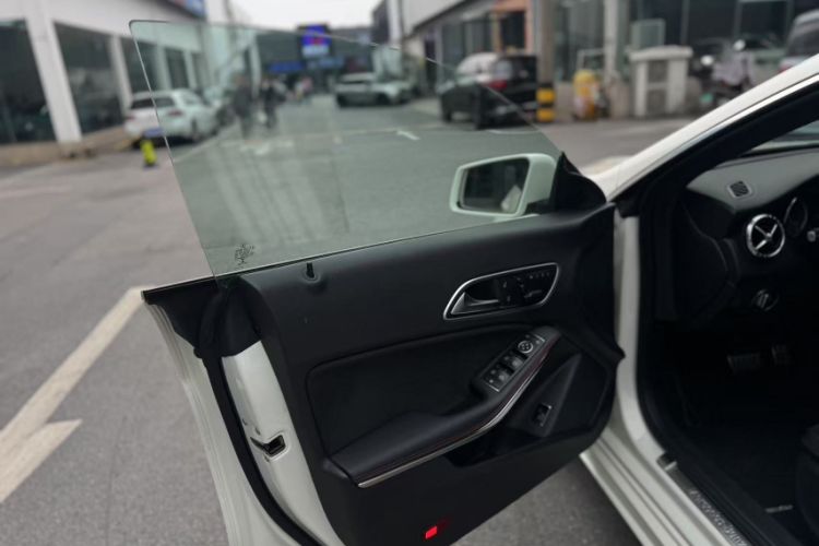 Used Mercedes-Benz CLA 2015 CLA 220 4MATIC Interior 4