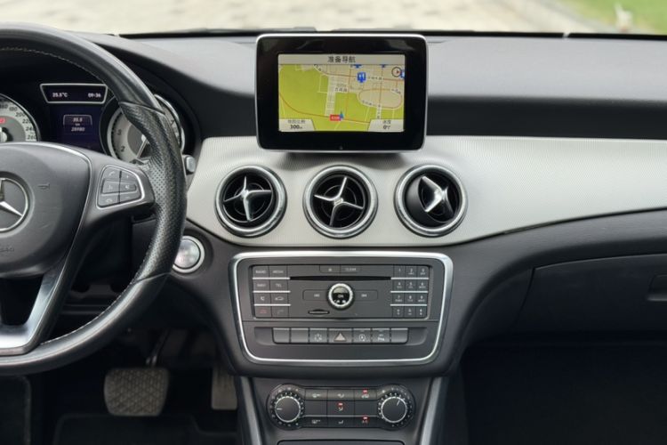 Used Mercedes-Benz CLA 2015 CLA 200 Interior 4