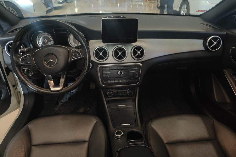 Used Mercedes-Benz CLA 2015 CLA 200 Interior 4