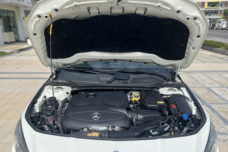 Used Mercedes-Benz CLA 2015 CLA 220 4MATIC Interior 5