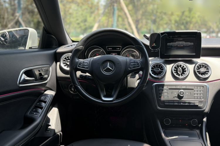 Used Mercedes-Benz CLA 2015 CLA 200 Interior 5