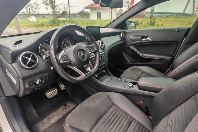 Used Mercedes-Benz CLA 2015 CLA 220 4MATIC Interior 5