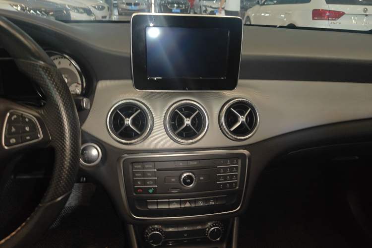 Used Mercedes-Benz CLA 2015 CLA 200 Interior 5