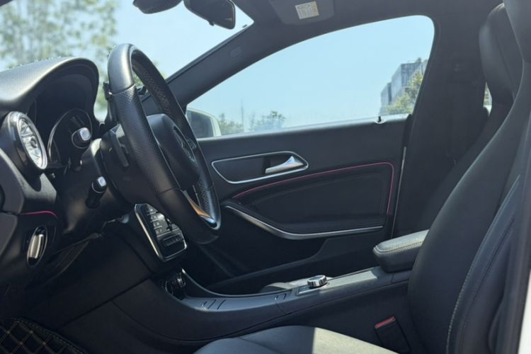 Used Mercedes-Benz CLA 2015 CLA 200 Interior 6